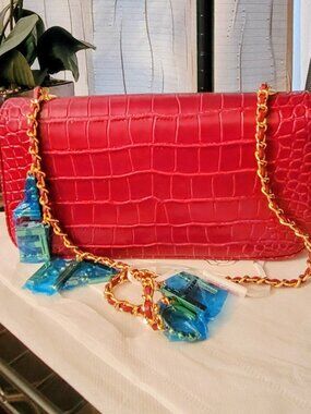 **Red croc chic crossbody fashion bag! NO BRAND.  New, never used.